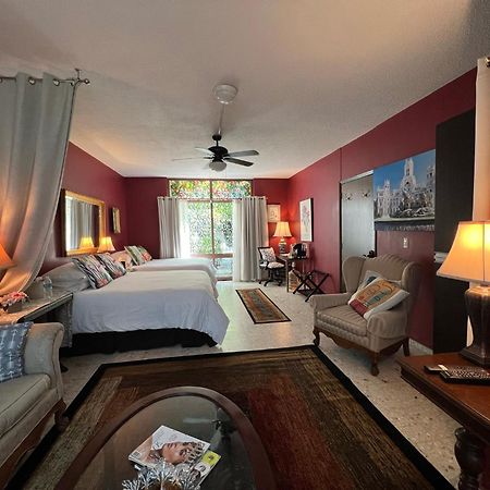 Dickinson Guest House, Guadalajara Expo Экстерьер фото