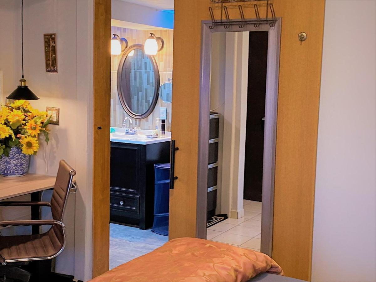 Dickinson Guest House, Guadalajara Expo Экстерьер фото
