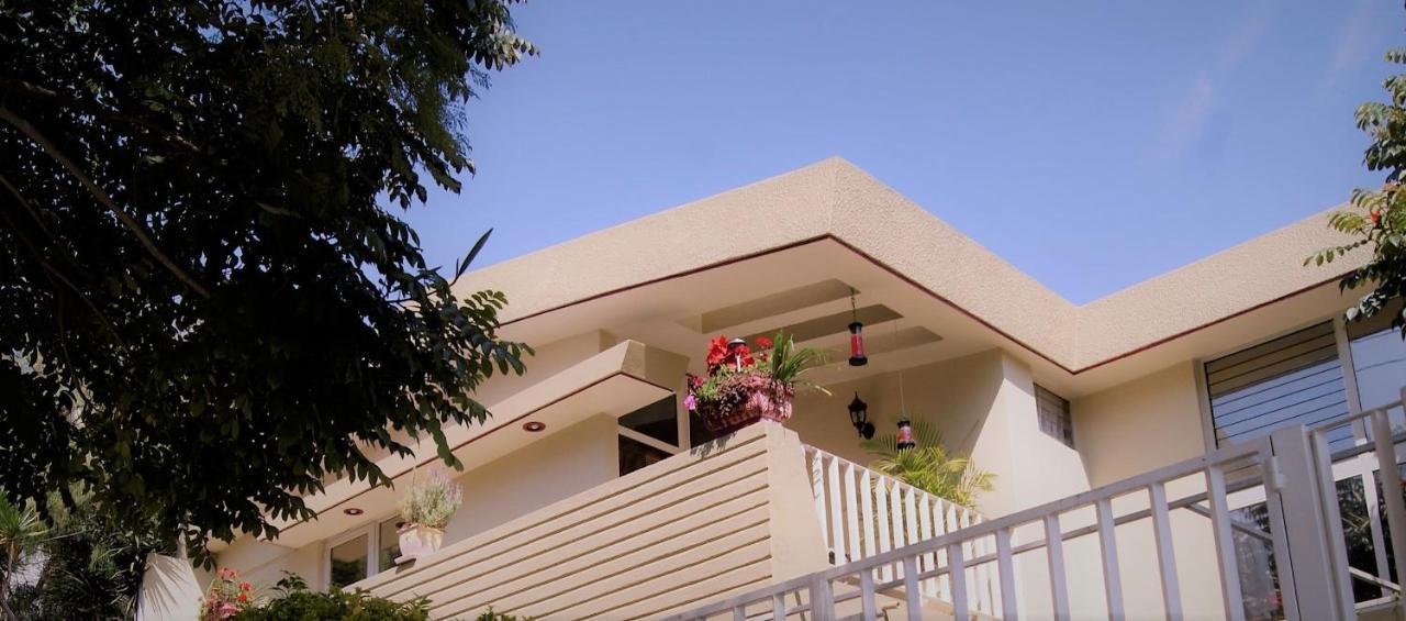 Dickinson Guest House, Guadalajara Expo Экстерьер фото