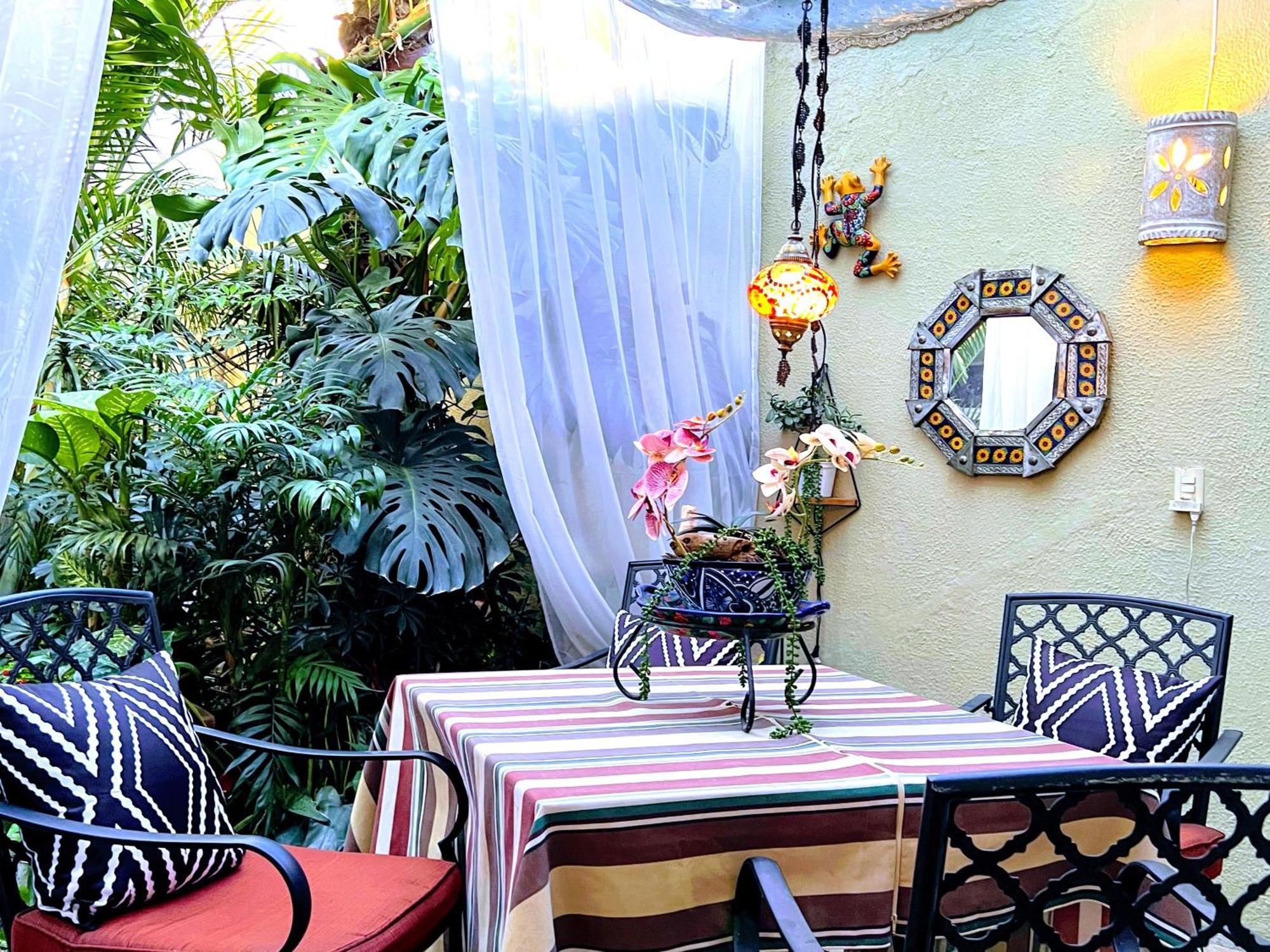 Dickinson Guest House, Guadalajara Expo Экстерьер фото
