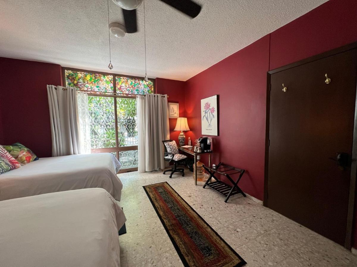 Dickinson Guest House, Guadalajara Expo Экстерьер фото