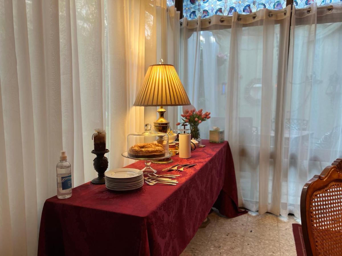 Dickinson Guest House, Guadalajara Expo Экстерьер фото