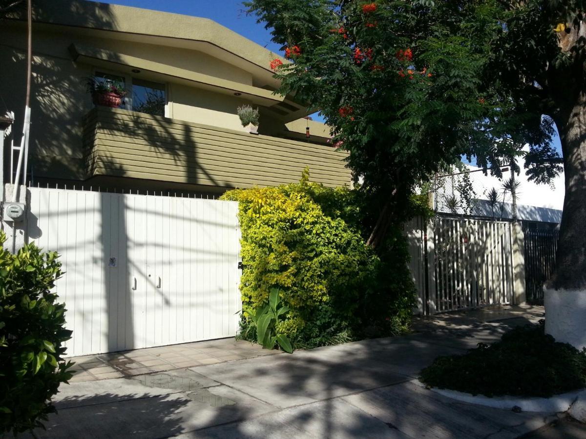Dickinson Guest House, Guadalajara Expo Экстерьер фото