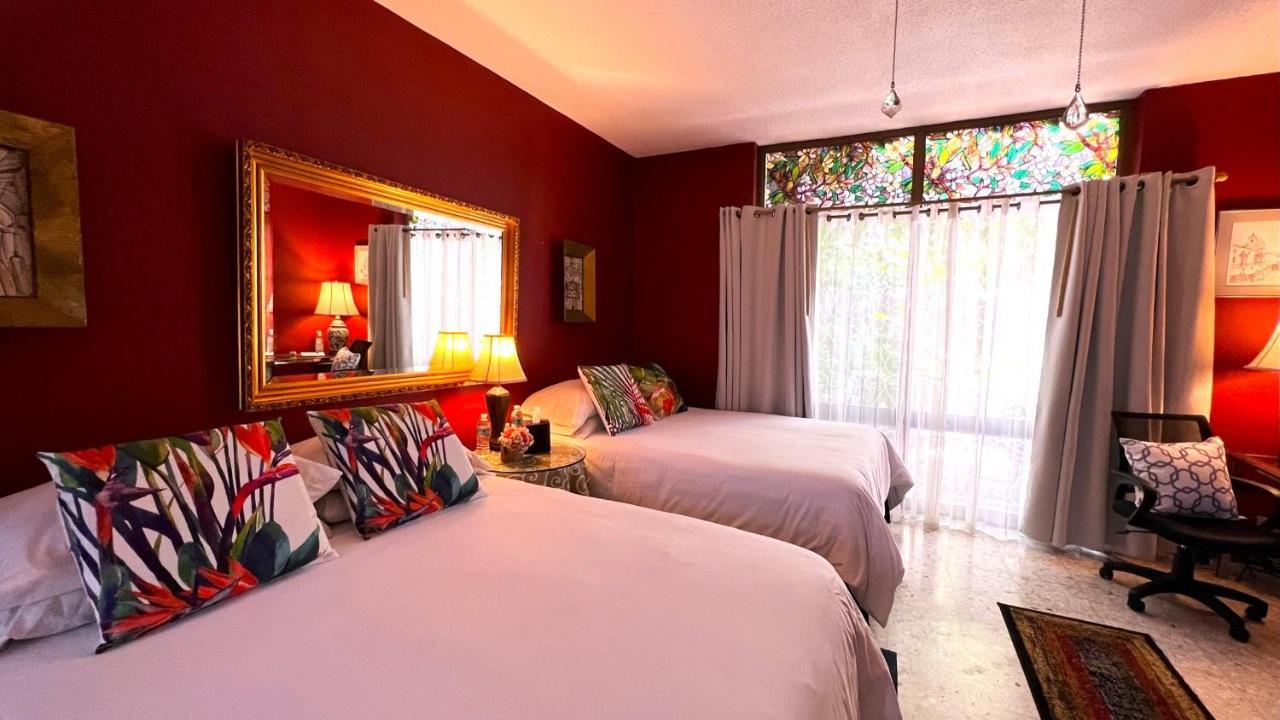 Dickinson Guest House, Guadalajara Expo Экстерьер фото