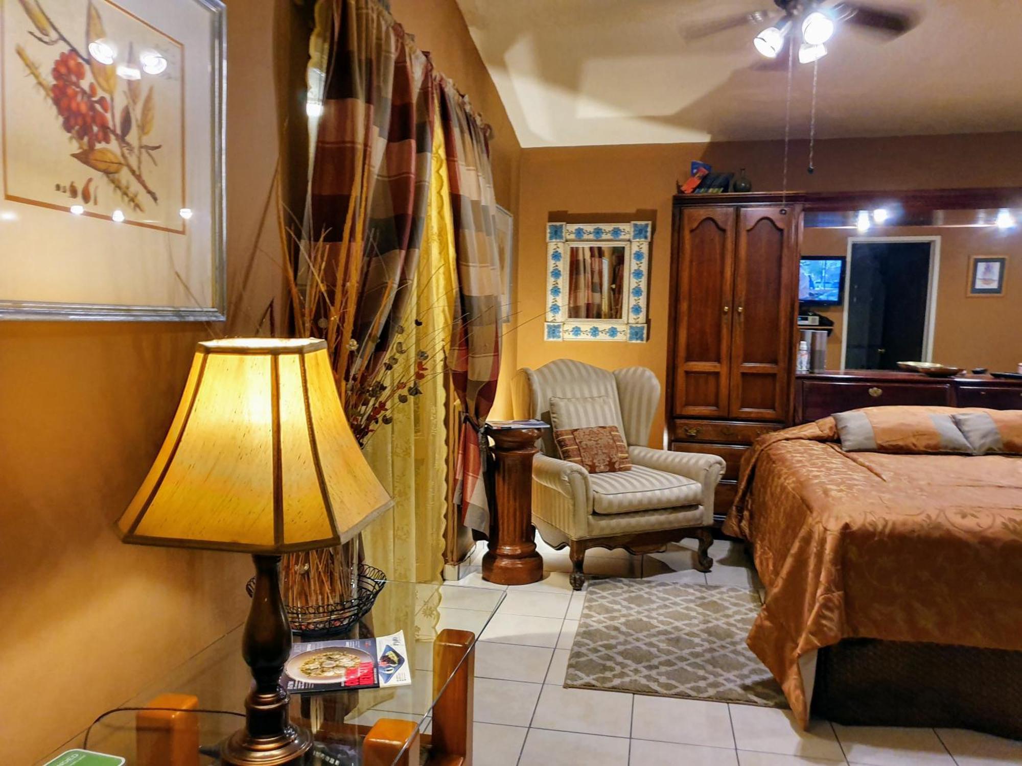 Dickinson Guest House, Guadalajara Expo Экстерьер фото