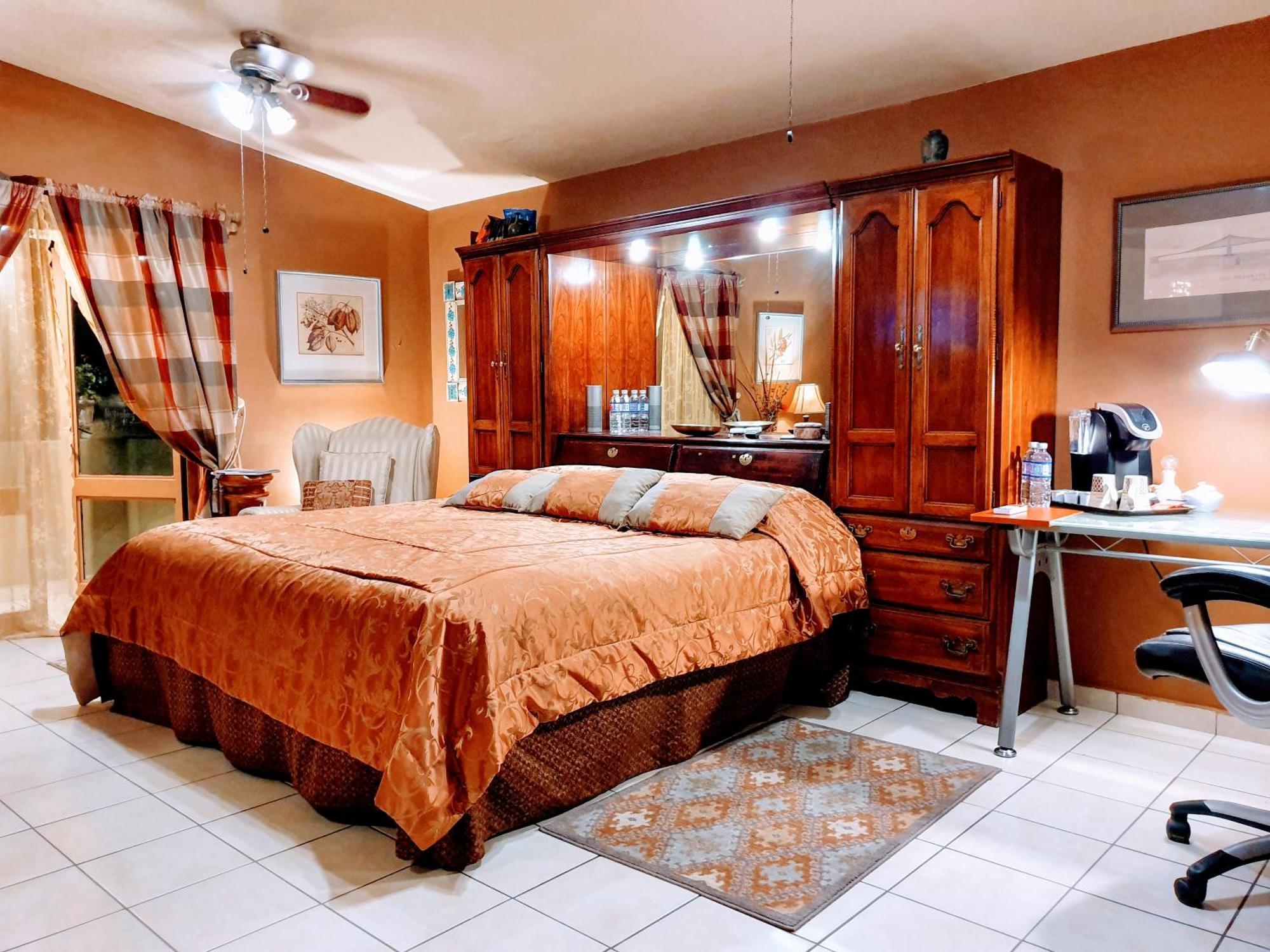 Dickinson Guest House, Guadalajara Expo Экстерьер фото