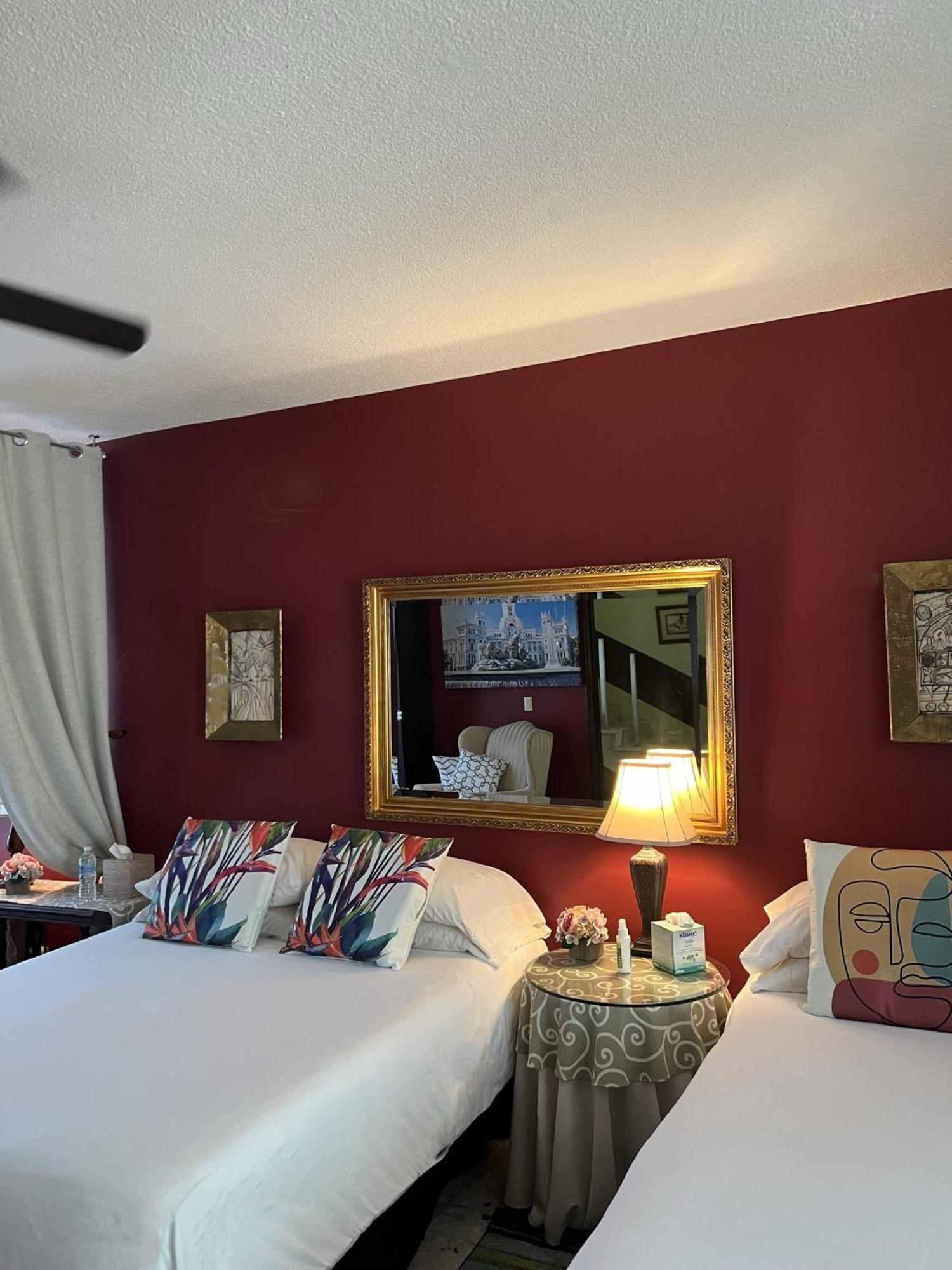Dickinson Guest House, Guadalajara Expo Экстерьер фото