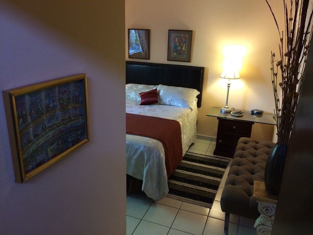 Dickinson Guest House, Guadalajara Expo Экстерьер фото
