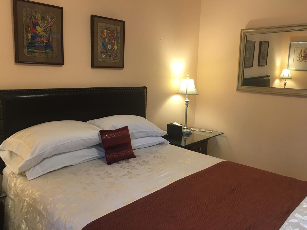 Dickinson Guest House, Guadalajara Expo Экстерьер фото